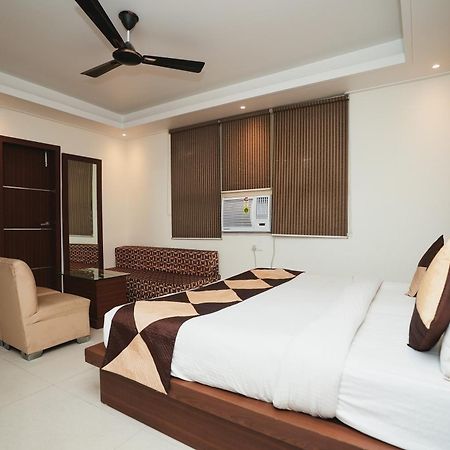 Hotel B Continental Delhi  Eksteriør billede