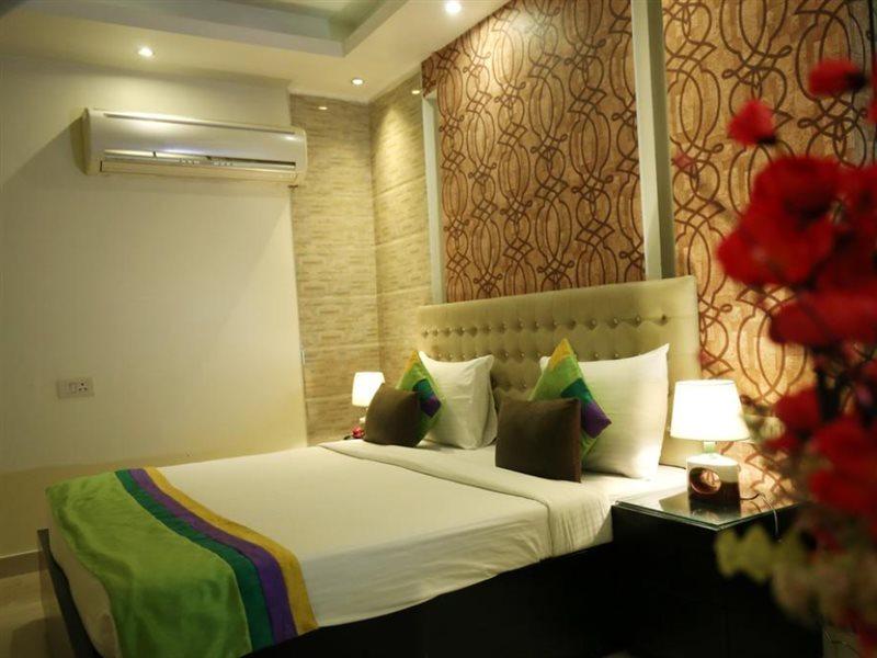 Hotel B Continental Delhi  Eksteriør billede
