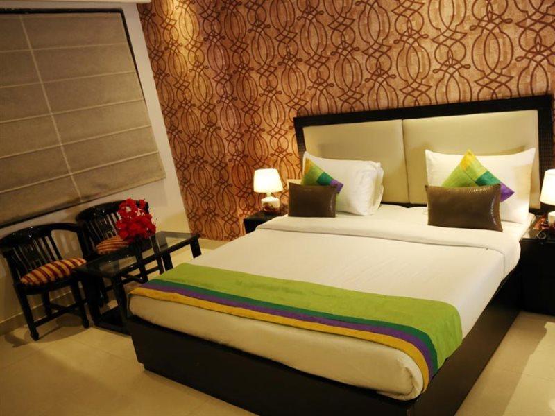 Hotel B Continental Delhi  Eksteriør billede