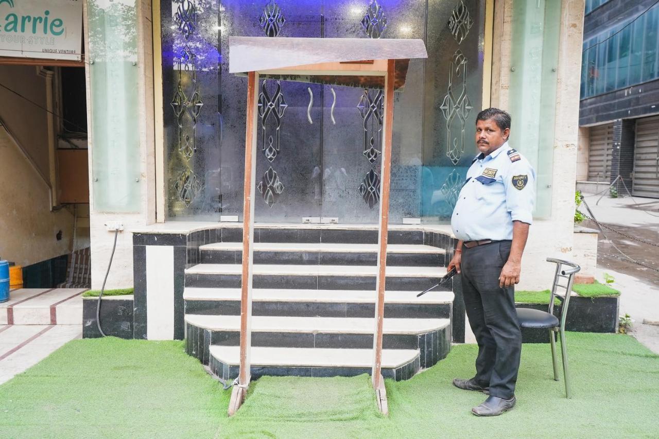 Hotel B Continental Delhi  Eksteriør billede