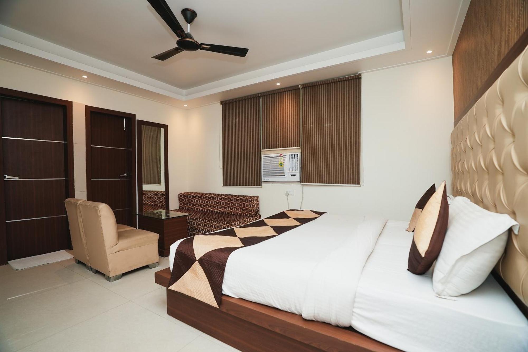 Hotel B Continental Delhi  Eksteriør billede
