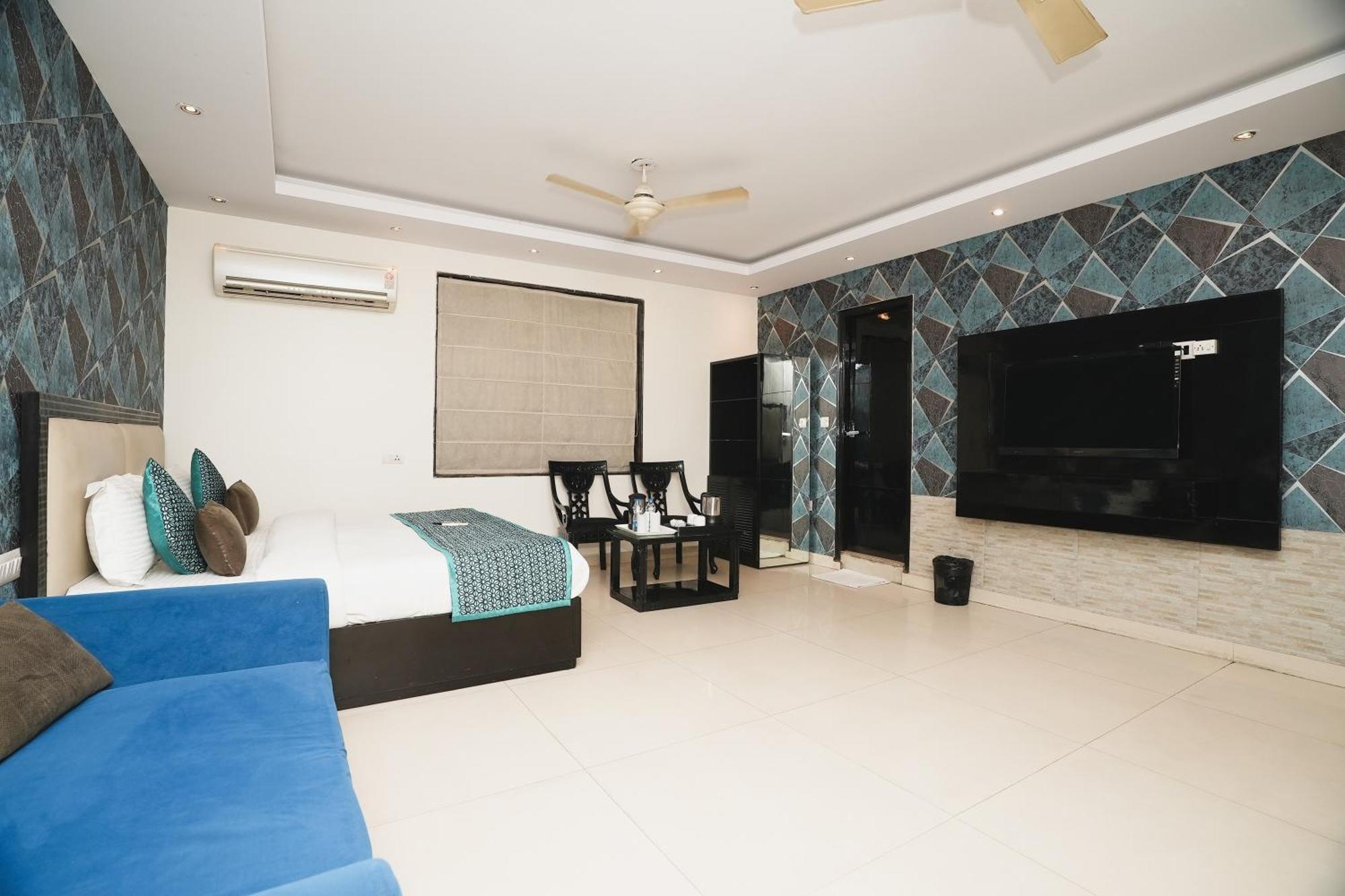 Hotel B Continental Delhi  Eksteriør billede