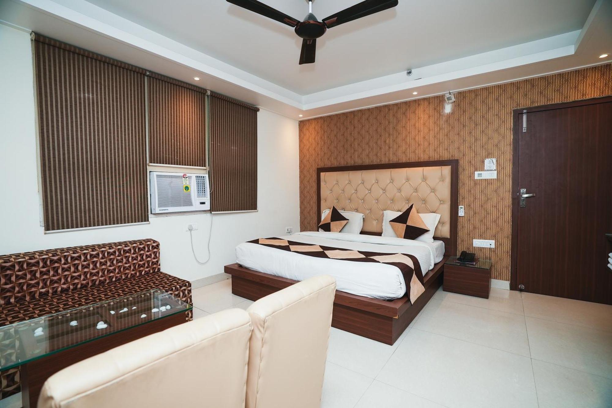 Hotel B Continental Delhi  Eksteriør billede