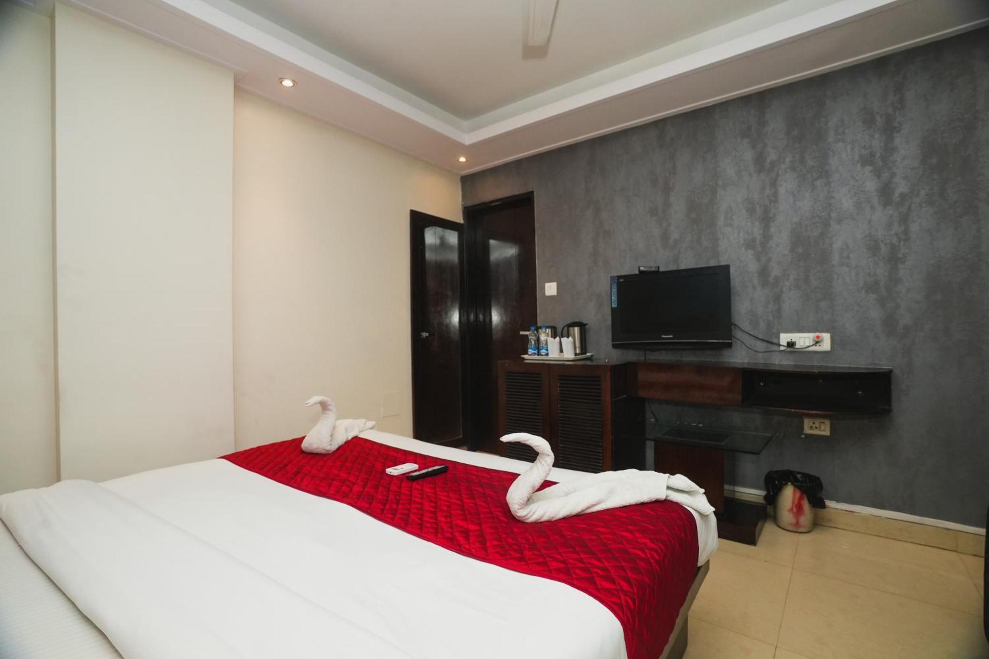Hotel B Continental Delhi  Eksteriør billede