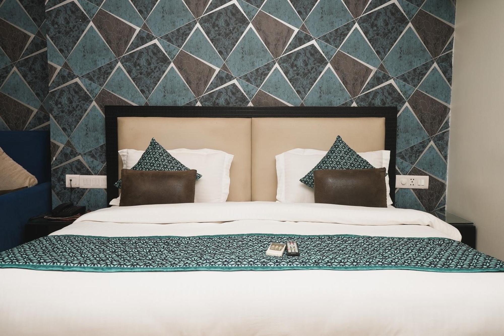 Hotel B Continental Delhi  Eksteriør billede