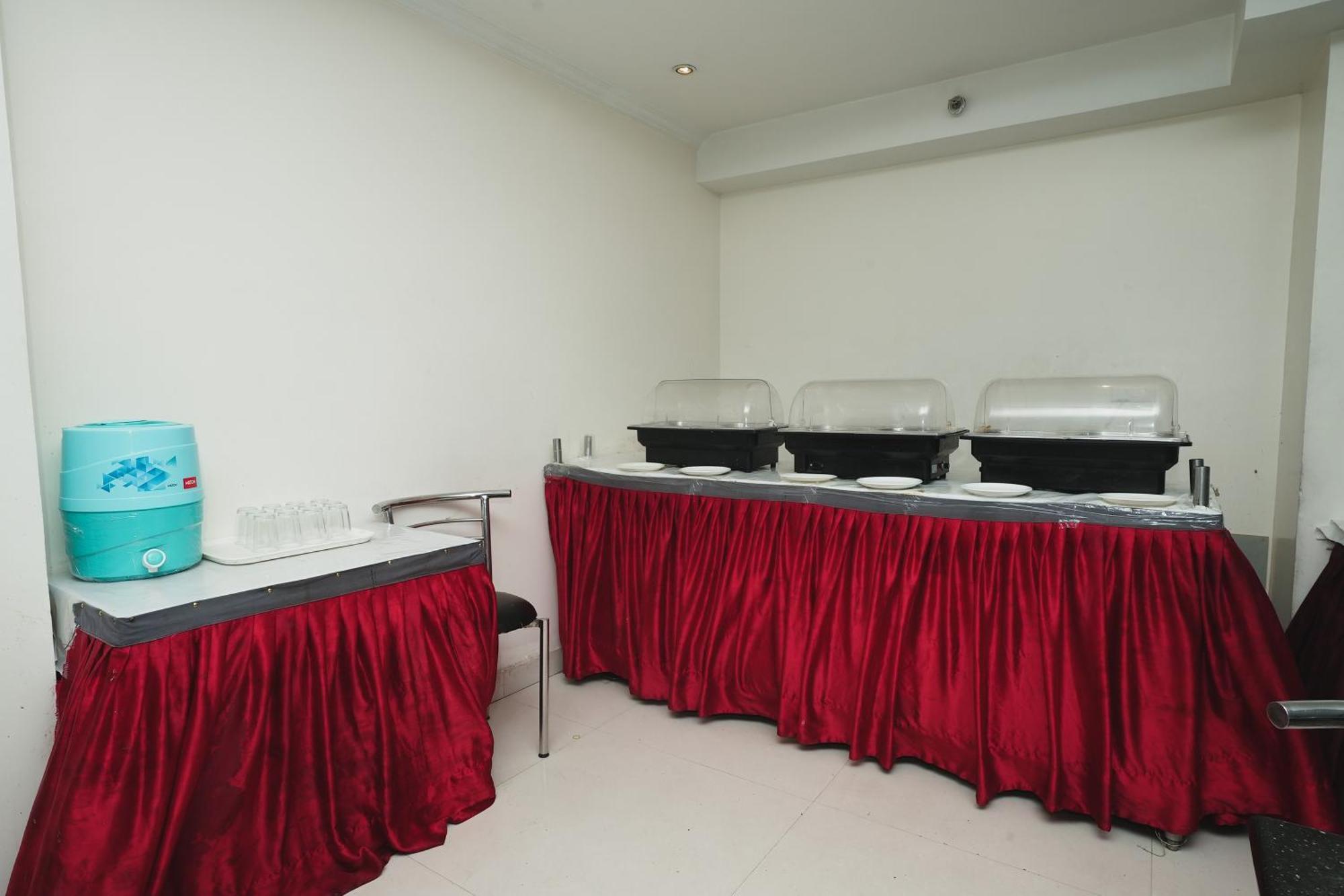 Hotel B Continental Delhi  Eksteriør billede