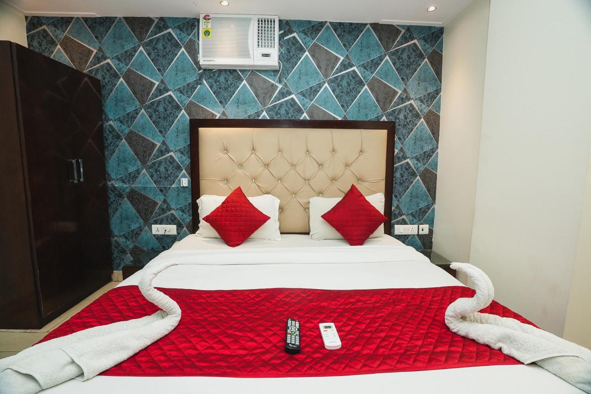 Hotel B Continental Delhi  Eksteriør billede