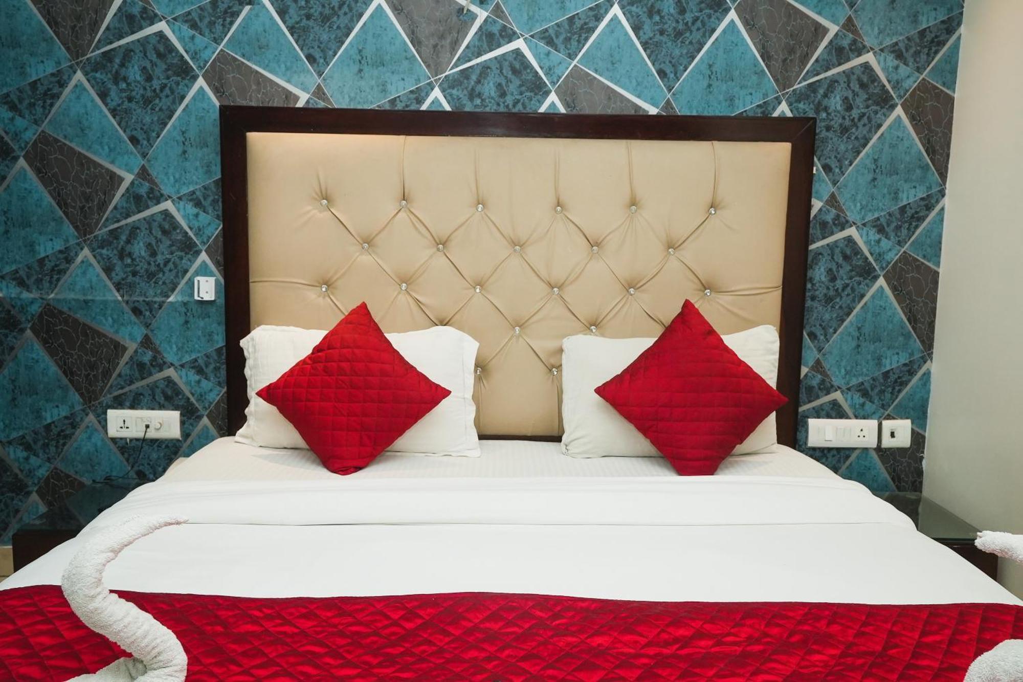 Hotel B Continental Delhi  Eksteriør billede