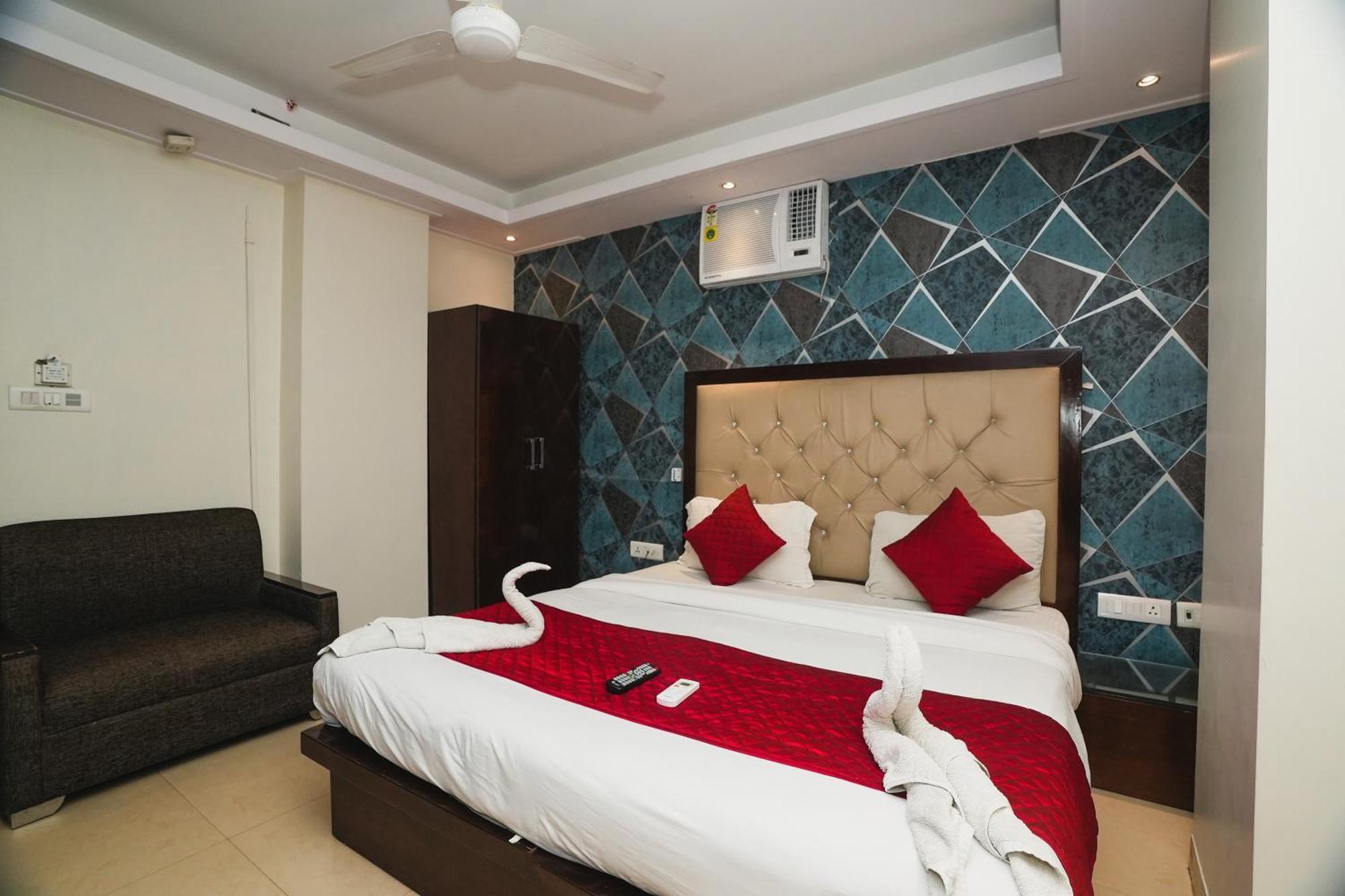 Hotel B Continental Delhi  Eksteriør billede