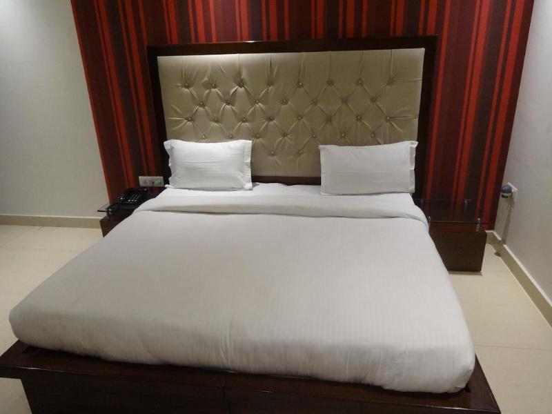 Hotel B Continental Delhi  Eksteriør billede