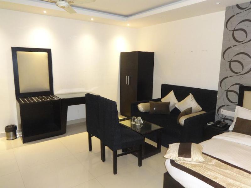 Hotel B Continental Delhi  Eksteriør billede