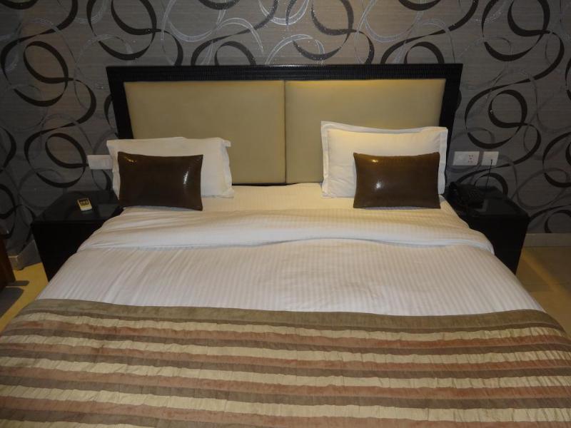 Hotel B Continental Delhi  Eksteriør billede