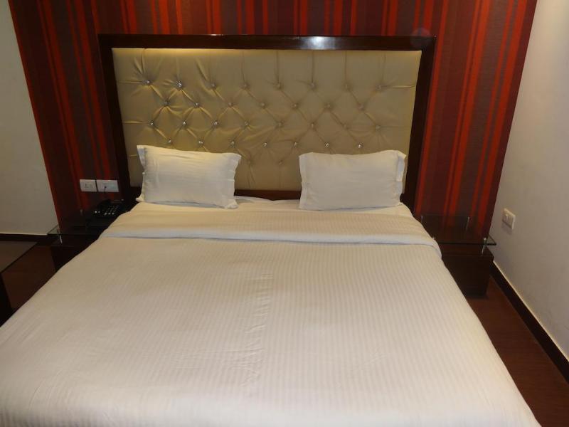 Hotel B Continental Delhi  Eksteriør billede