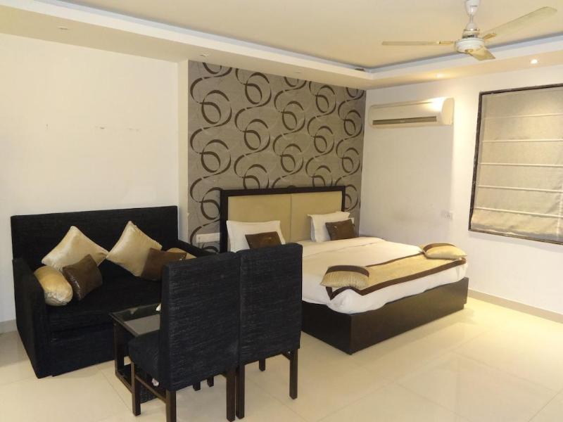 Hotel B Continental Delhi  Eksteriør billede