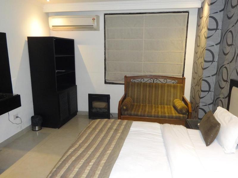 Hotel B Continental Delhi  Eksteriør billede