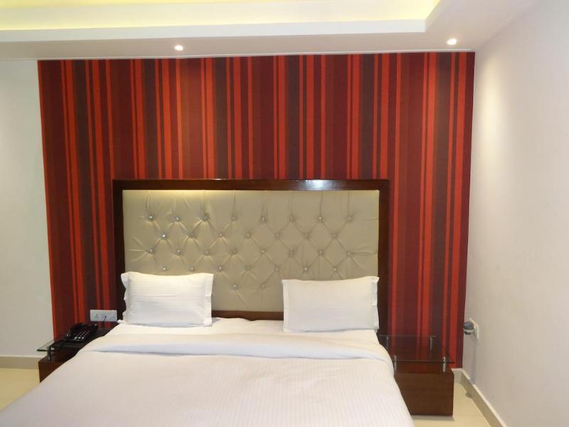 Hotel B Continental Delhi  Eksteriør billede