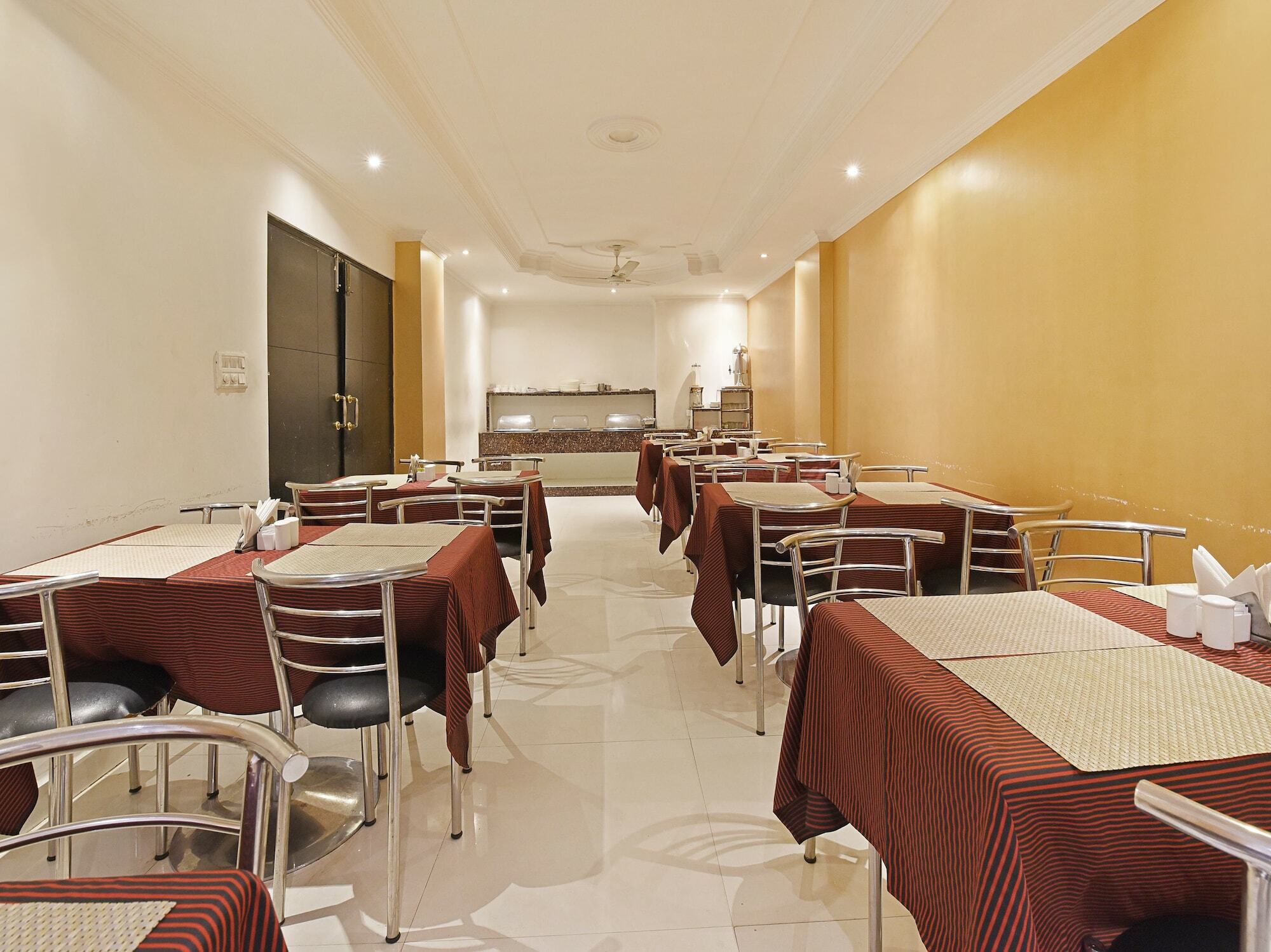 Hotel B Continental Delhi  Eksteriør billede