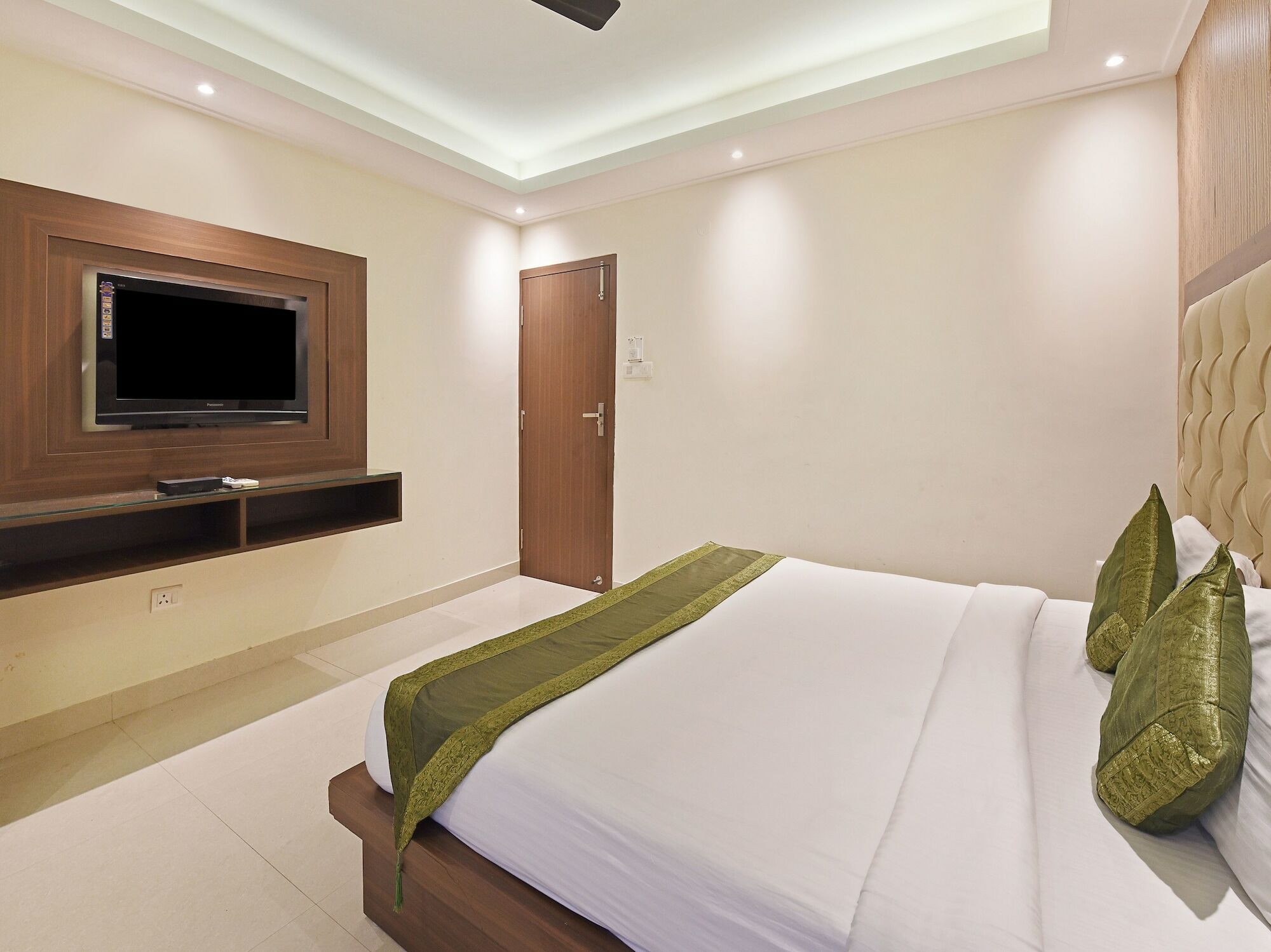 Hotel B Continental Delhi  Eksteriør billede